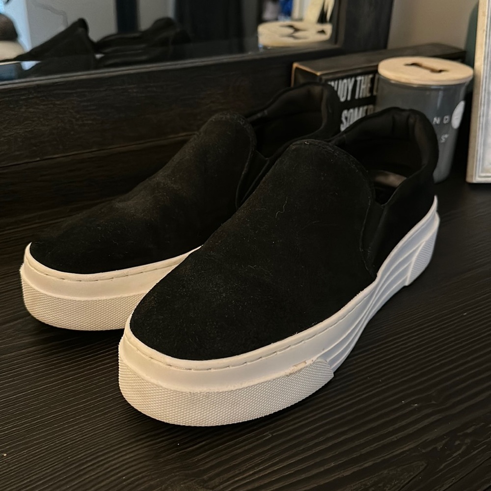 J/Slides NYC Black platform shoes